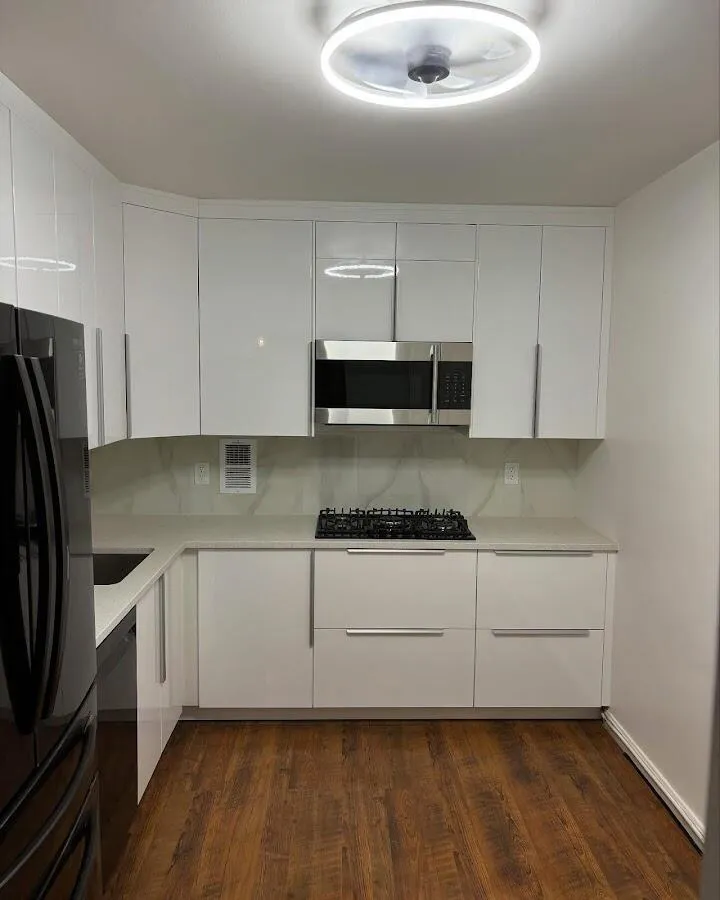 Renovated kitchen with quartz countertops in Woodburn
